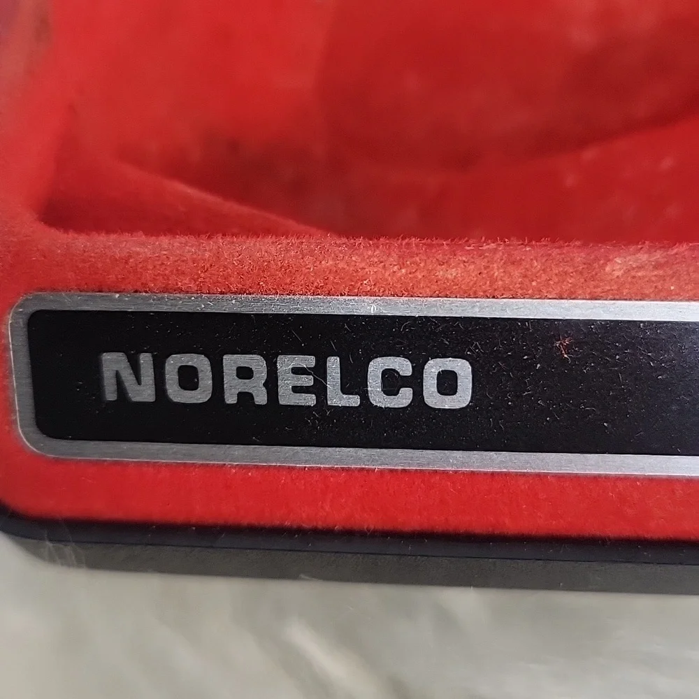 Vintage‎ Norelco Adjustable Tripleheader Electric Shaver With Case